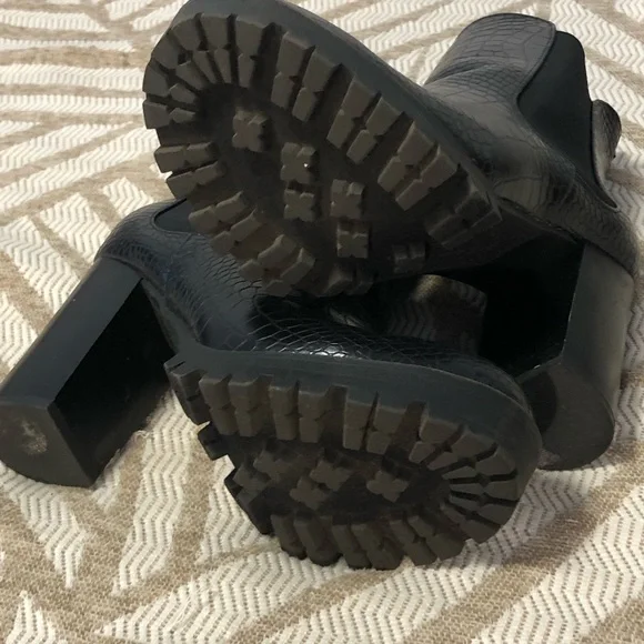 Soda Black Chunky Heeled Ankle Boots with crocodile/snake print - Picture 5 of 14